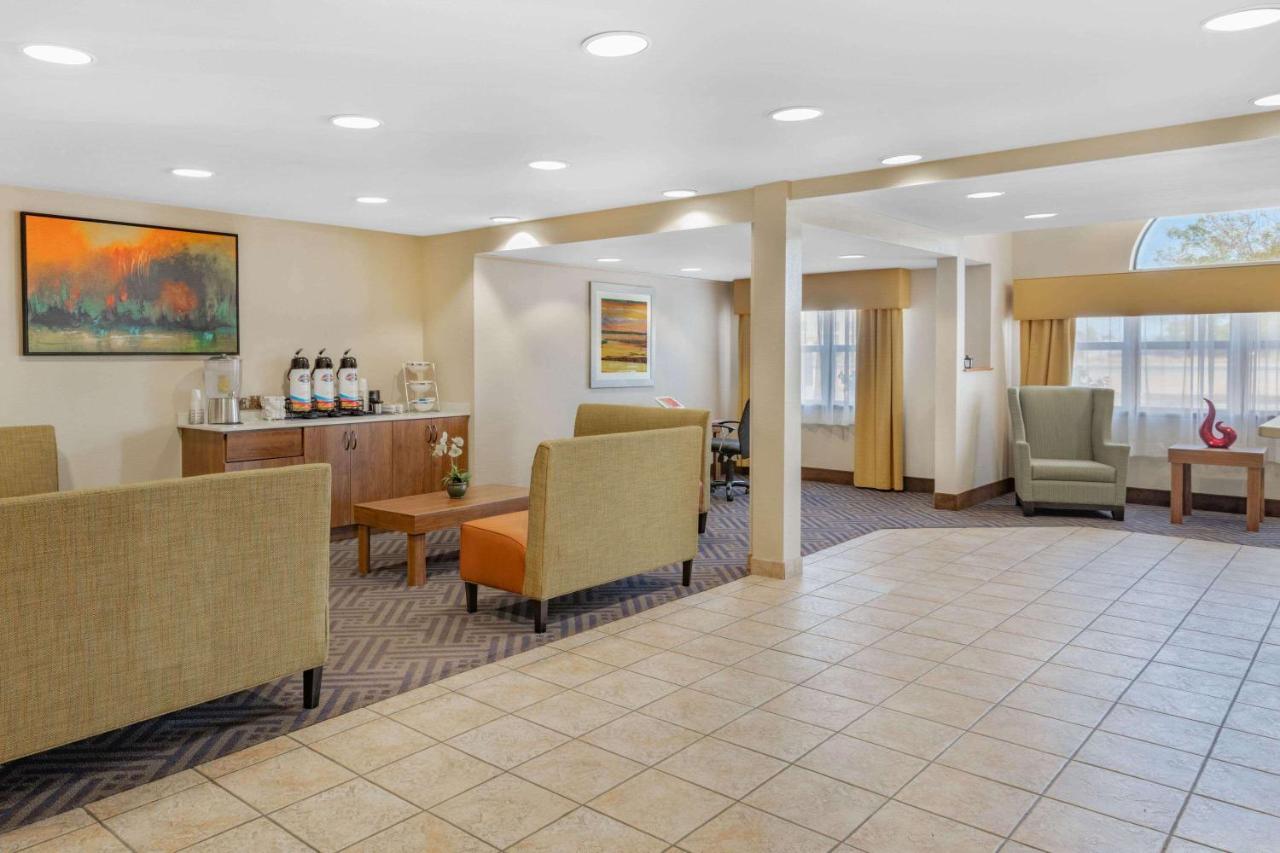 Baymont By Wyndham Farmington Hotel Buitenkant foto